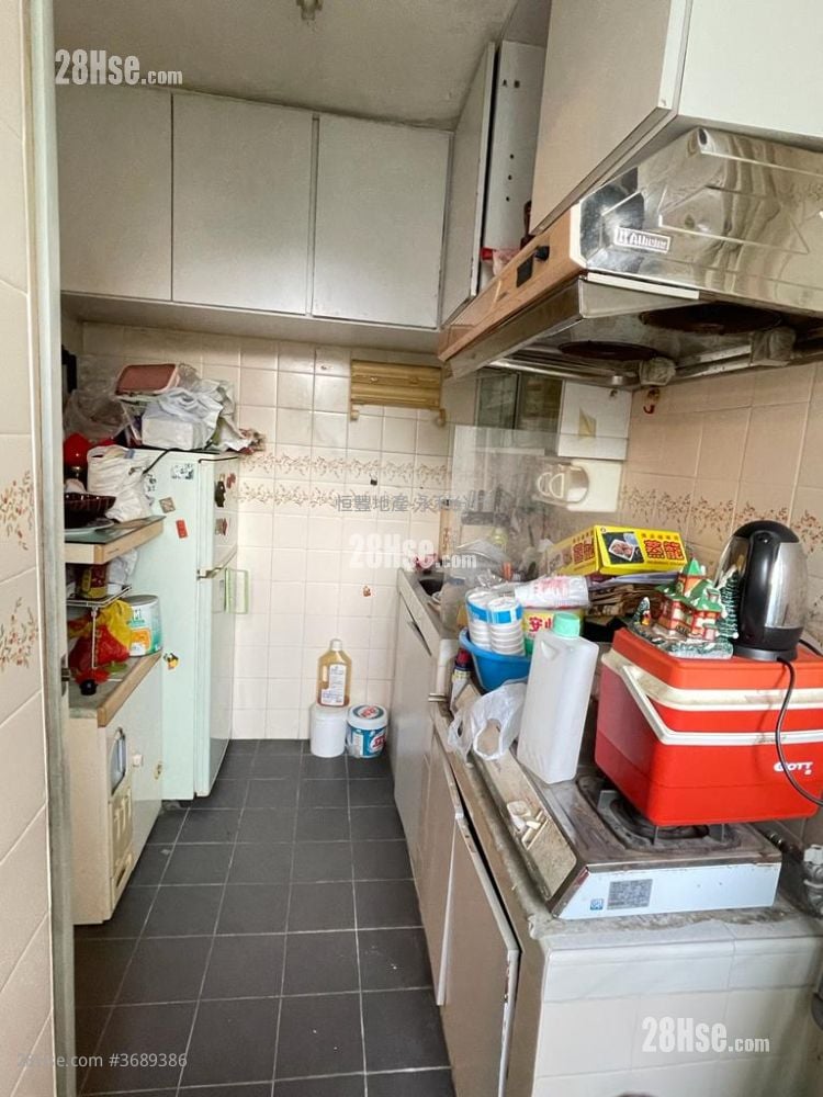 King Tsui Court Sell 2 Bedrooms , 1 Bathroom 443 ft²