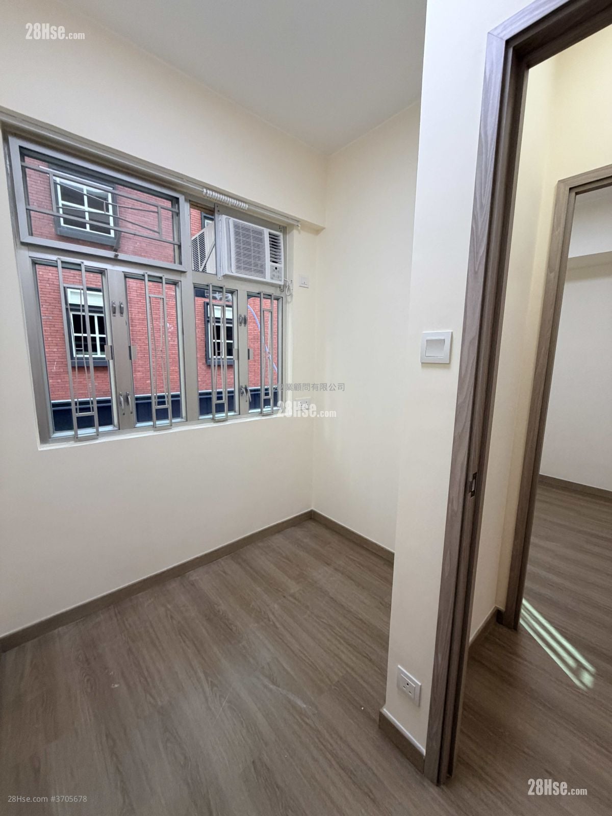 金辉楼 租盘 343 平方尺