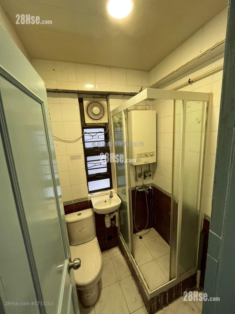 靄華大廈 售盤 2 房 , 1 浴室 321 平方呎