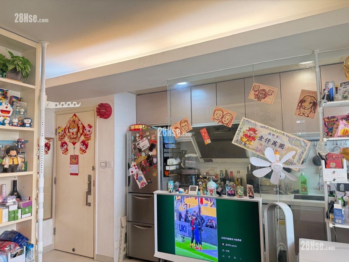 Wai Ching Court Sell 2 Bedrooms , 1 Bathroom 306 ft²