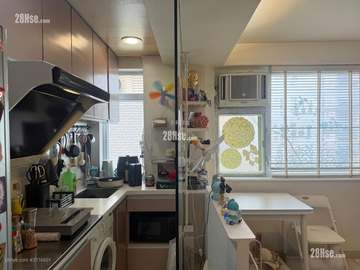 Wai Ching Court Sell 2 Bedrooms , 1 Bathroom 306 ft²