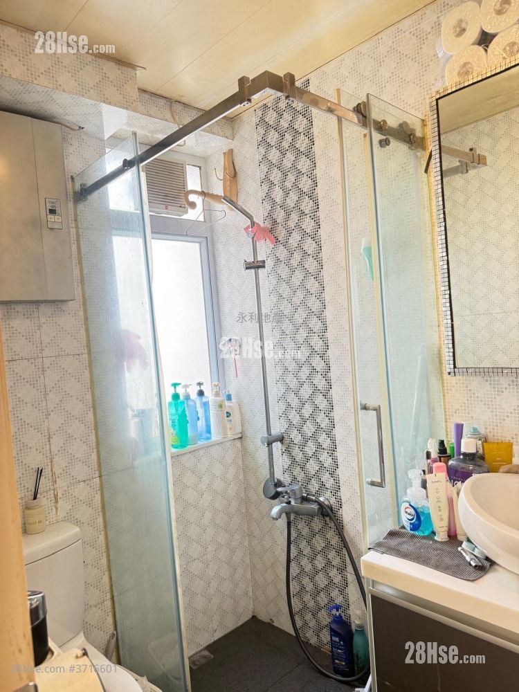 Wai Ching Court Sell 2 Bedrooms , 1 Bathroom 306 ft²