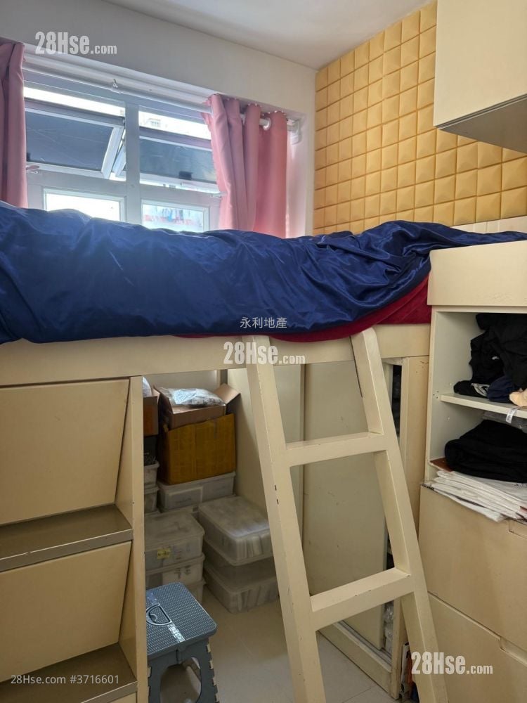 Wai Ching Court Sell 2 Bedrooms , 1 Bathroom 306 ft²