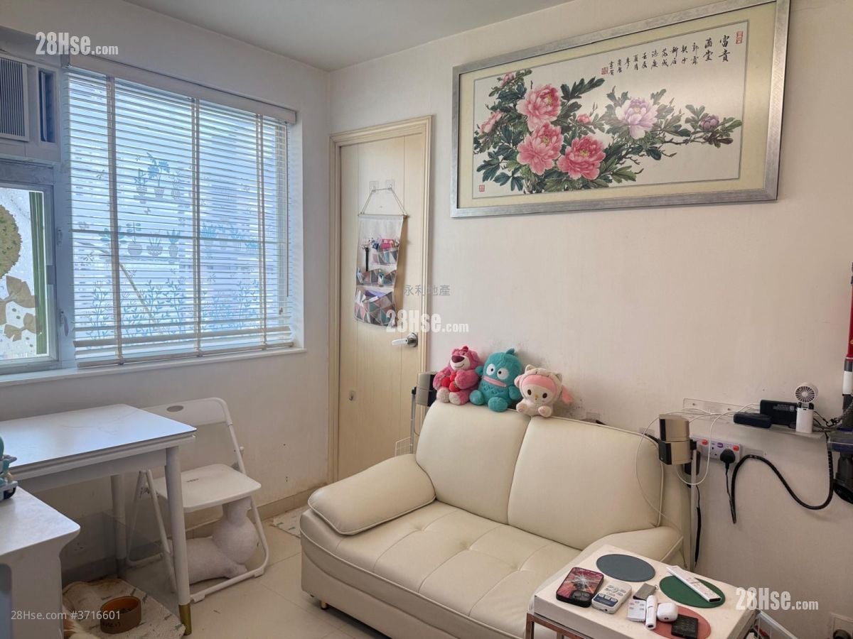 Wai Ching Court Sell 2 Bedrooms , 1 Bathroom 306 ft²