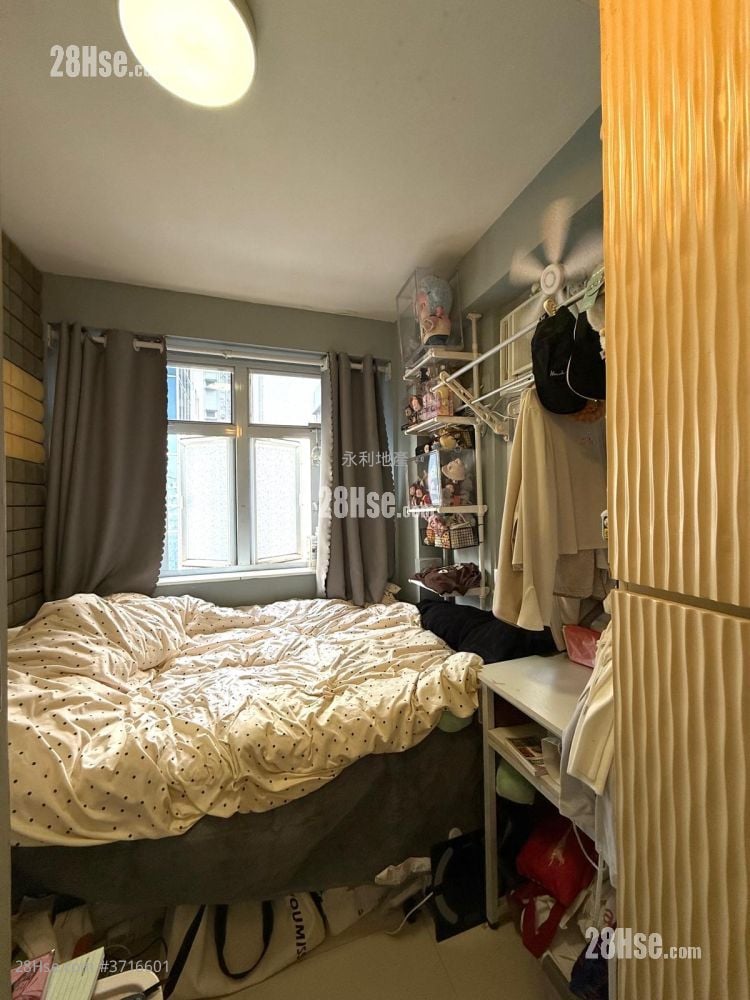 Wai Ching Court Sell 2 Bedrooms , 1 Bathroom 306 ft²