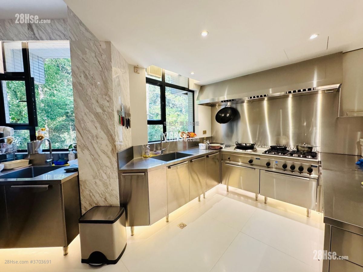 Tregunter Sell 3 Bedrooms , 3 Bathrooms 2,559 ft²