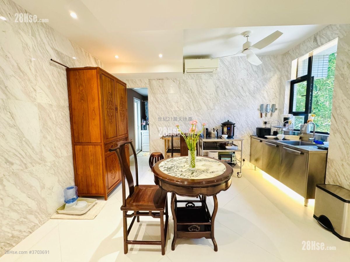 Tregunter Sell 3 Bedrooms , 3 Bathrooms 2,559 ft²