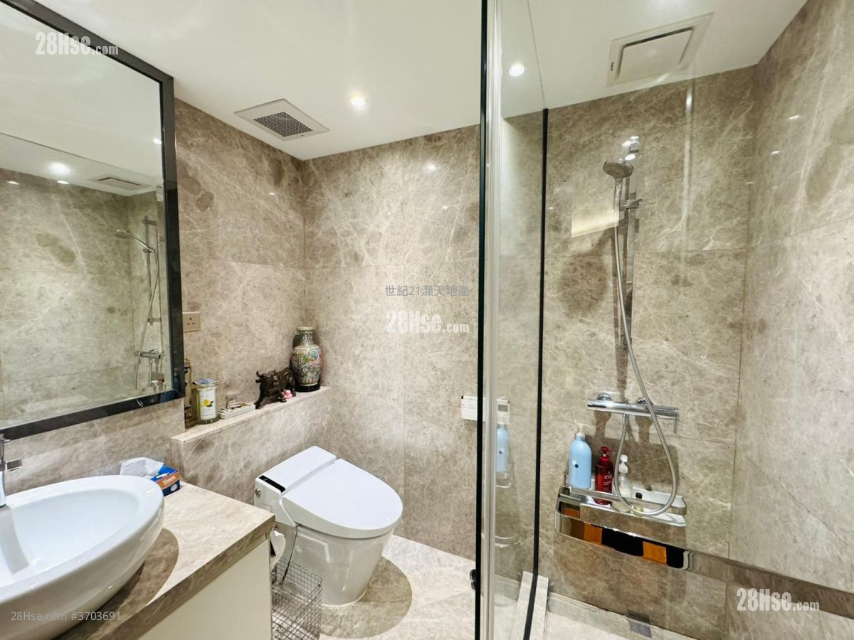 Tregunter Sell 3 Bedrooms , 3 Bathrooms 2,559 ft²