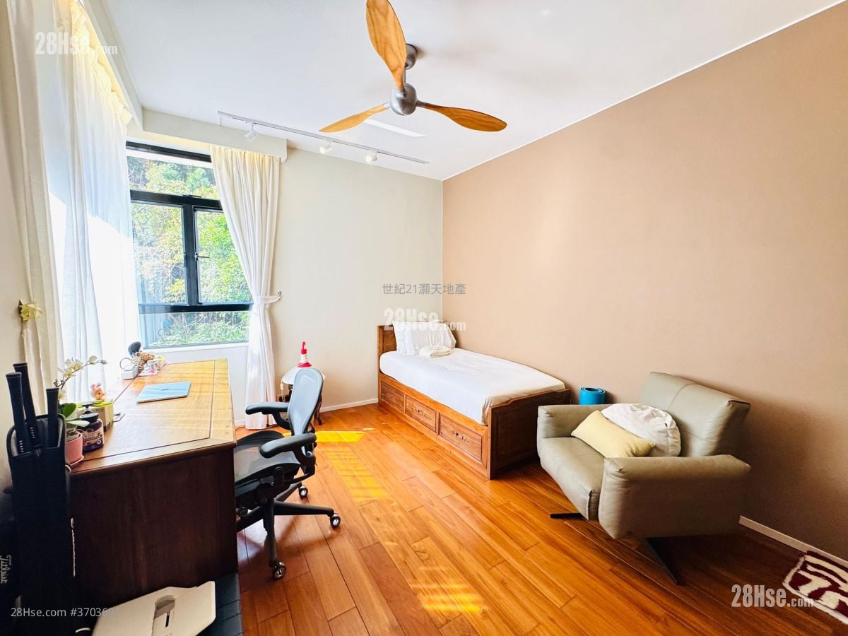 Tregunter Sell 3 Bedrooms , 3 Bathrooms 2,559 ft²