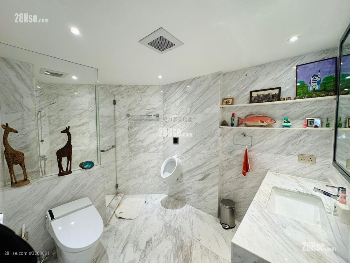 Tregunter Sell 3 Bedrooms , 3 Bathrooms 2,559 ft²