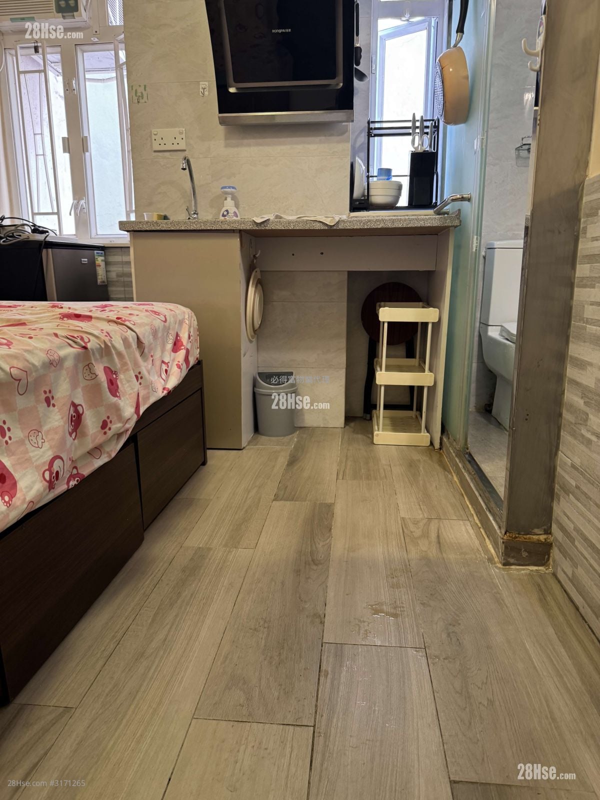 Capitol Mansion Rental Studio , 1 Bathroom 120 ft²