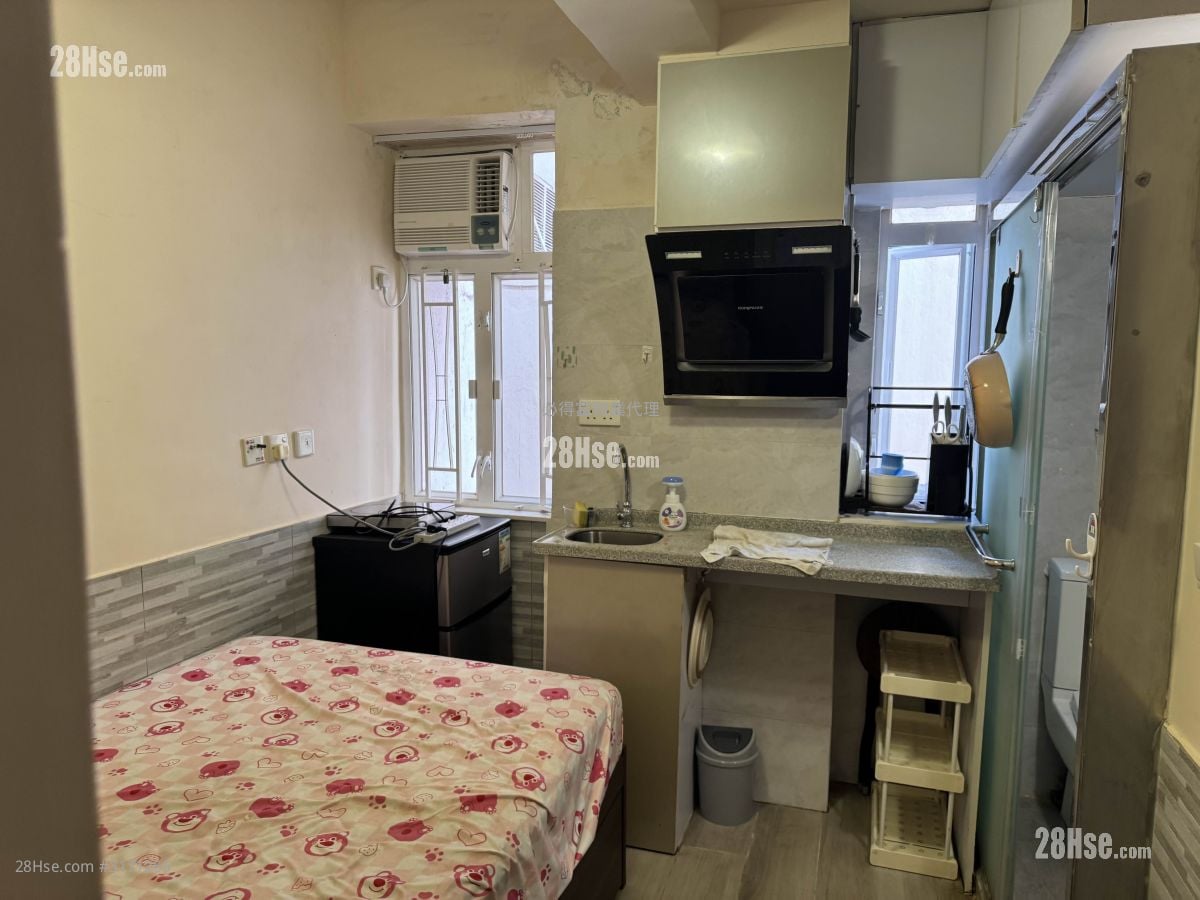 Capitol Mansion Rental Studio , 1 Bathroom 120 ft²