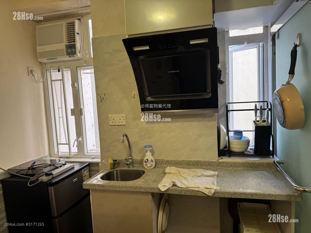 Capitol Mansion Rental Studio , 1 Bathroom 120 ft²