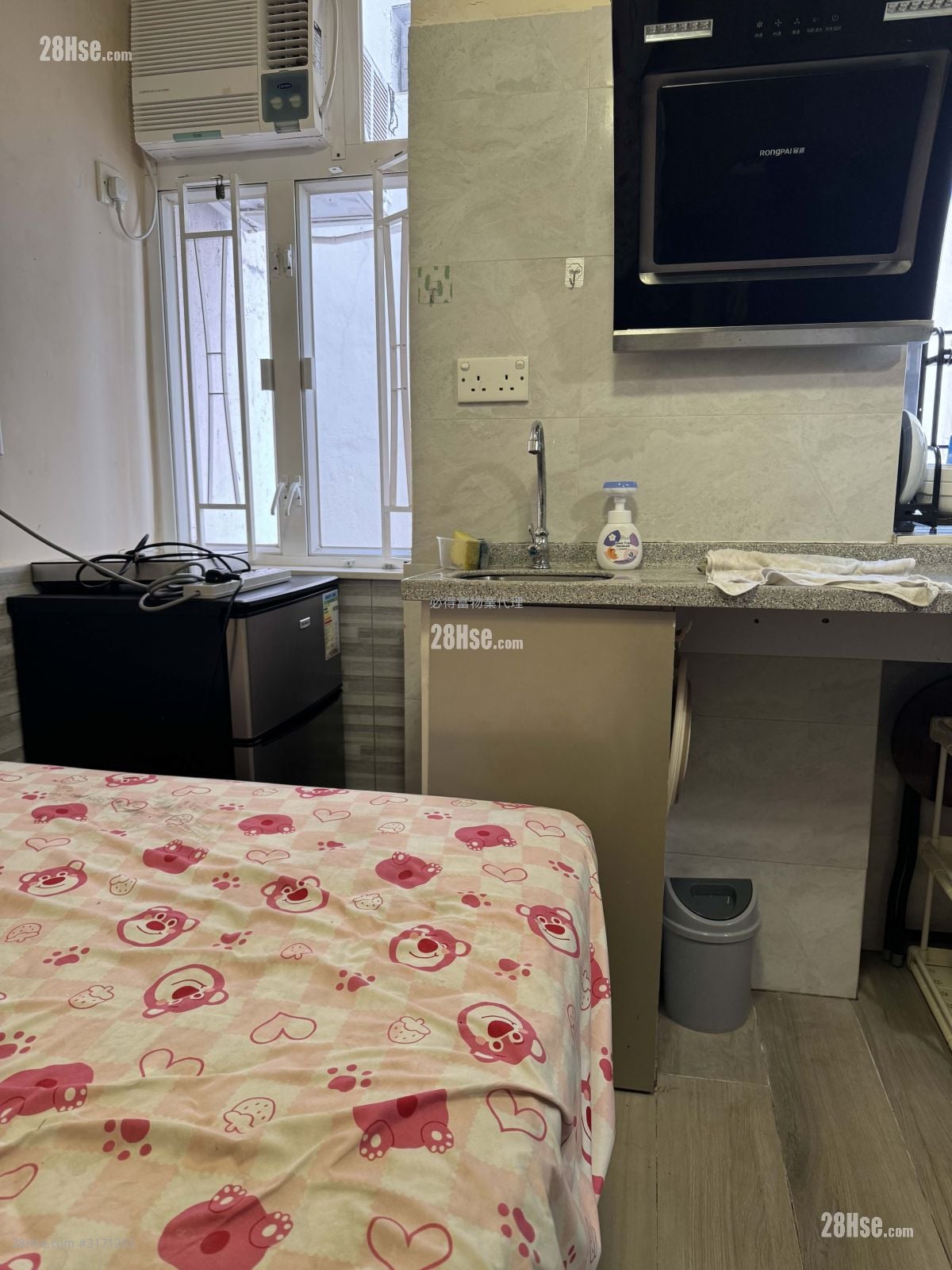 Capitol Mansion Rental Studio , 1 Bathroom 120 ft²