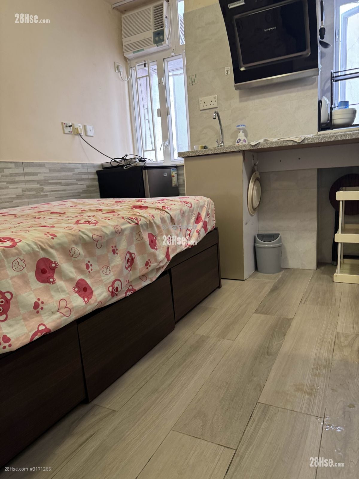 Capitol Mansion Rental Studio , 1 Bathroom 120 ft²