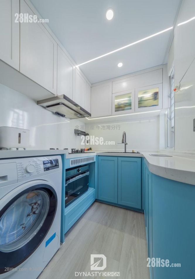 Choi Hing Court Sell 2 Bedrooms , 1 Bathroom 452 ft²