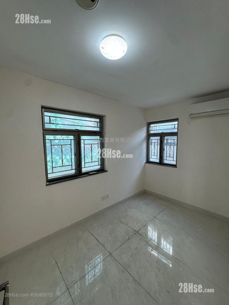 村屋 售盤 3 房 , 1 浴室 700 平方呎