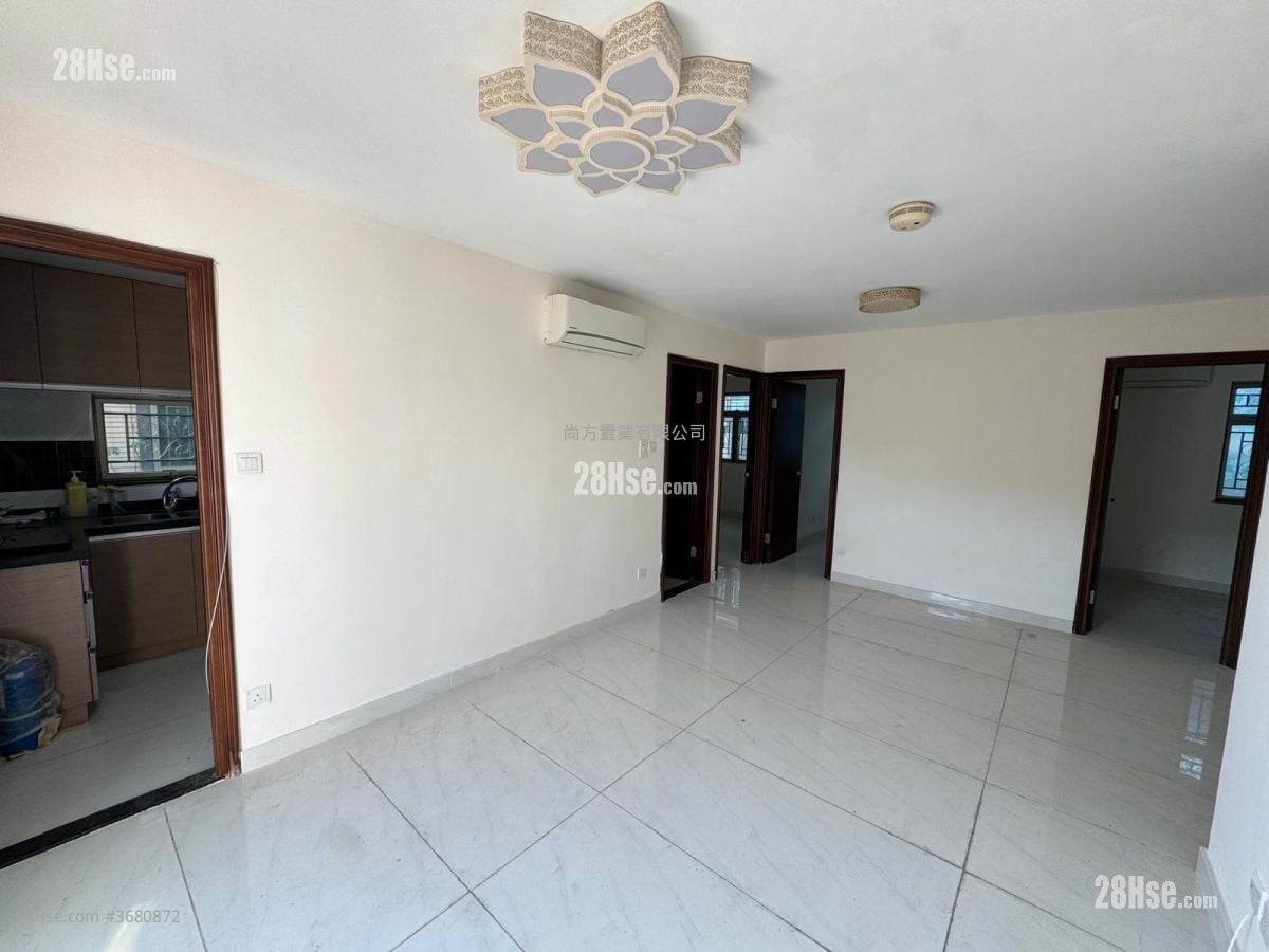 村屋 售盤 3 房 , 1 浴室 700 平方呎