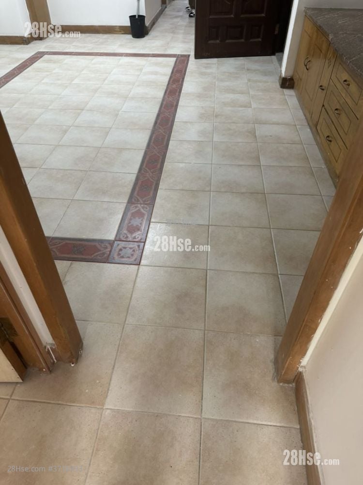 Lung Hong Mansion Sell 3 Bedrooms , 1 Bathroom 714 ft²