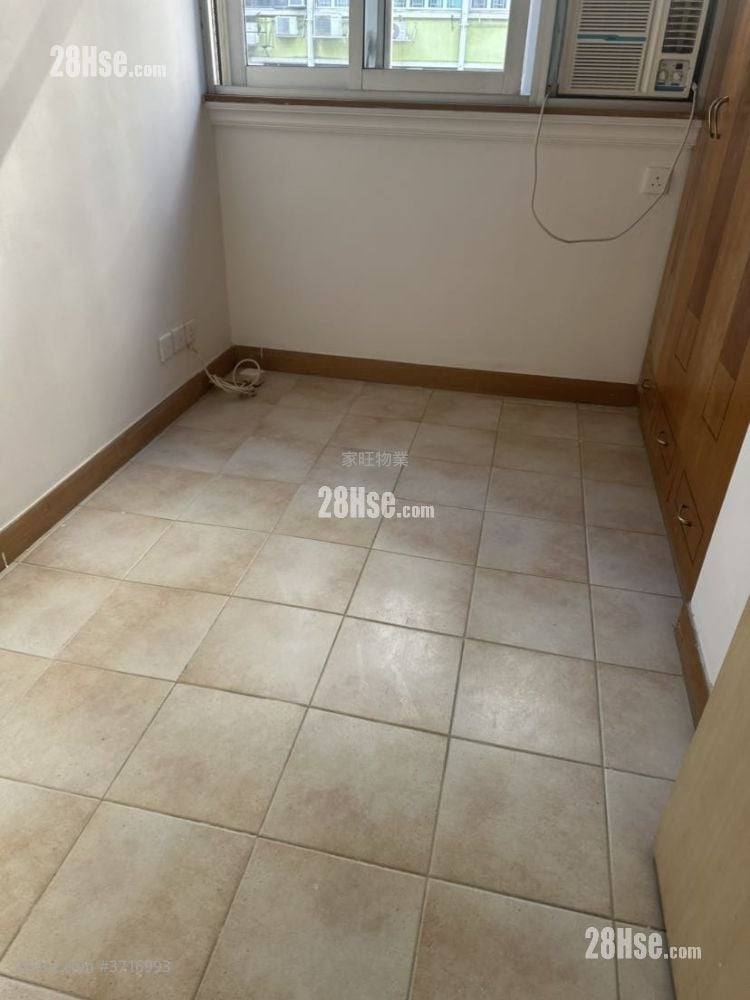 Lung Hong Mansion Sell 3 Bedrooms , 1 Bathroom 714 ft²