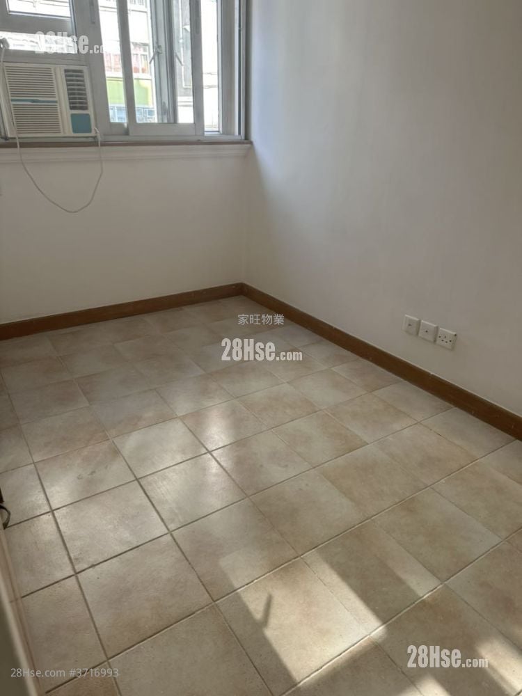 Lung Hong Mansion Sell 3 Bedrooms , 1 Bathroom 714 ft²