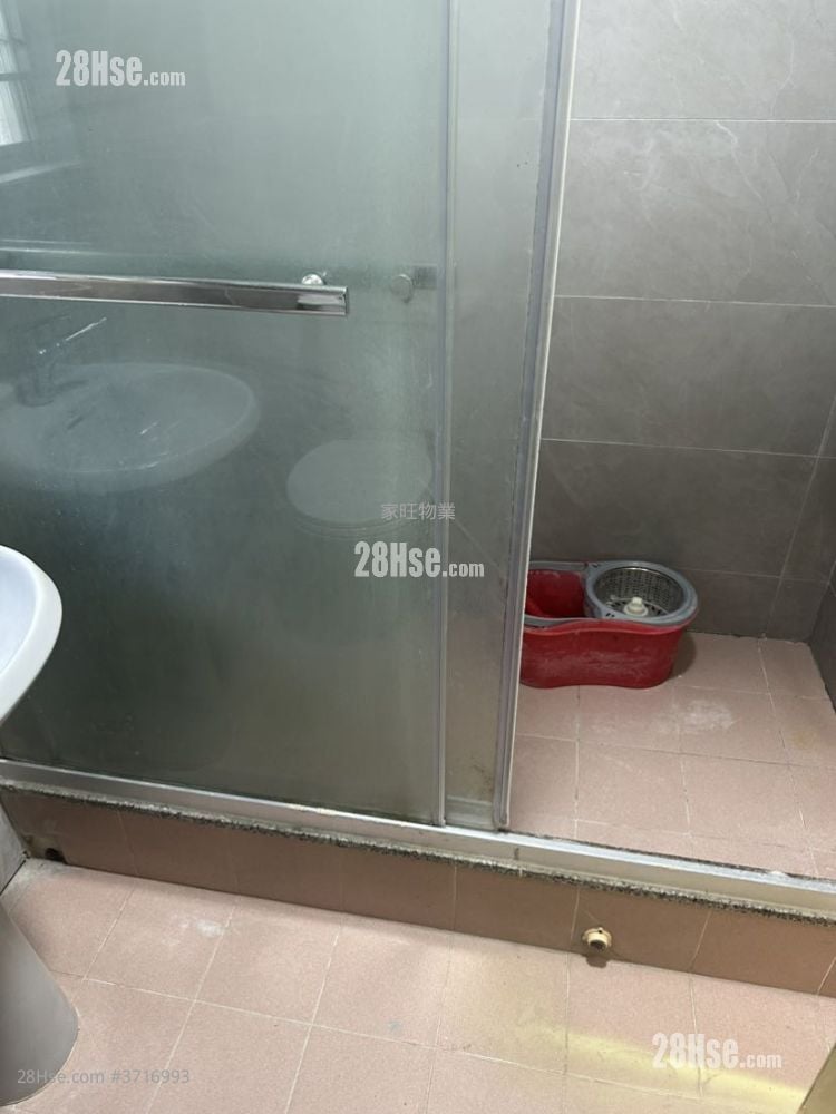 Lung Hong Mansion Sell 3 Bedrooms , 1 Bathroom 714 ft²