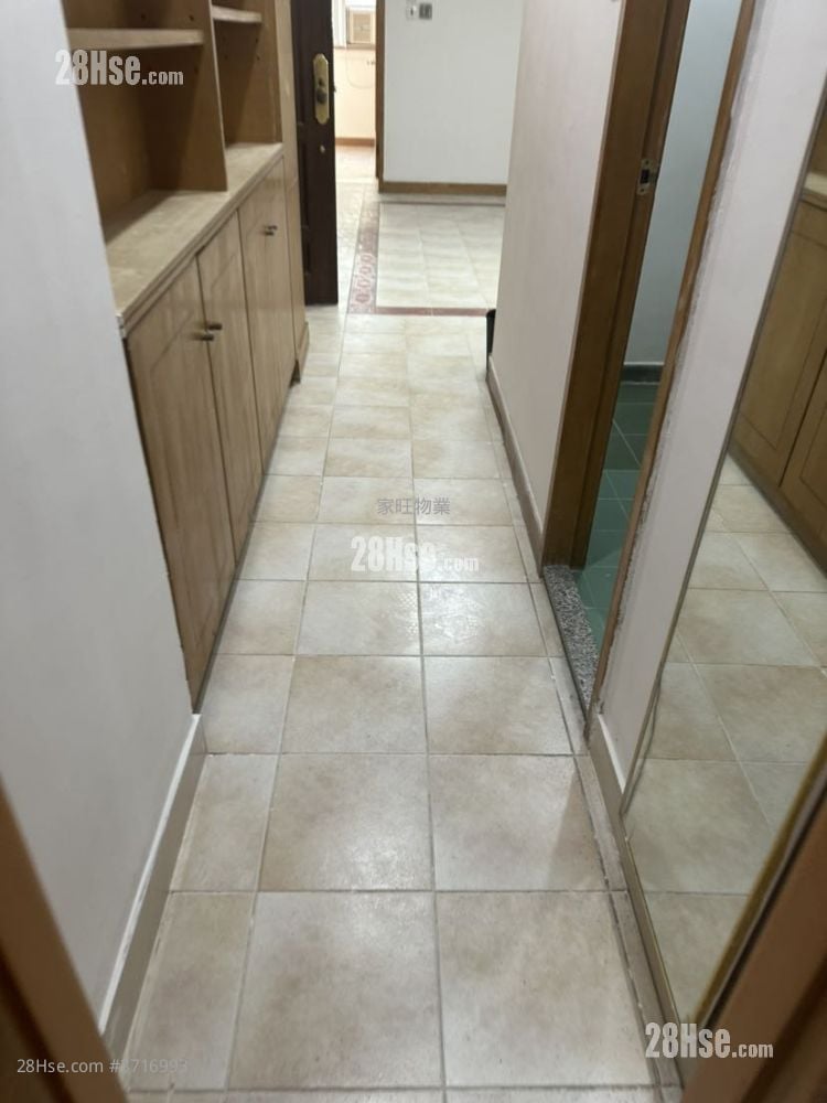 Lung Hong Mansion Sell 3 Bedrooms , 1 Bathroom 714 ft²