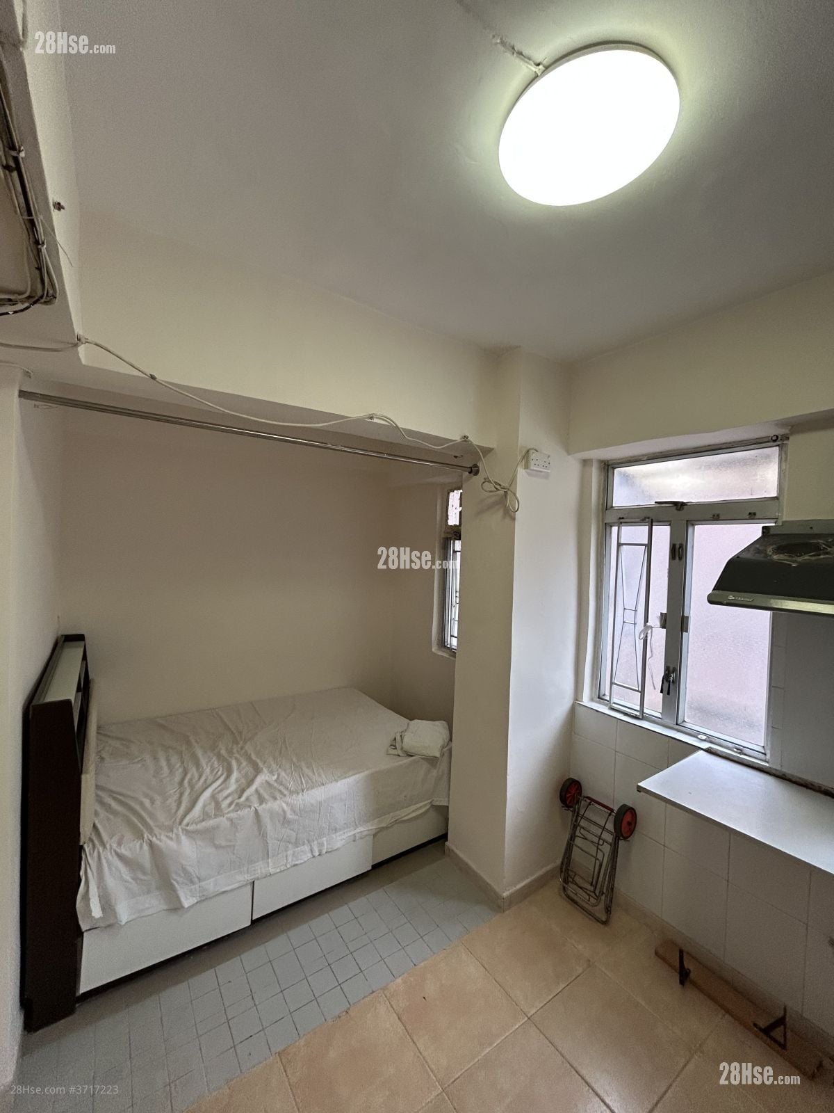 Kwai Fung House Sell 4 Bedrooms 456 ft²