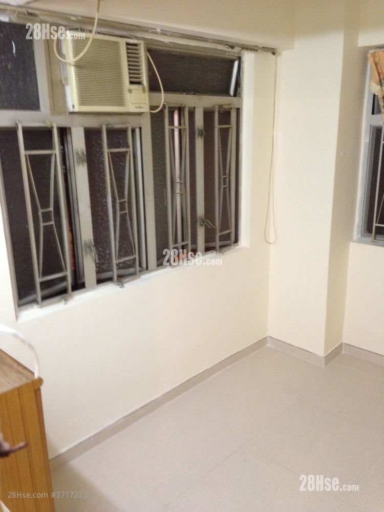 Kwai Fung House Sell 4 Bedrooms 456 ft²