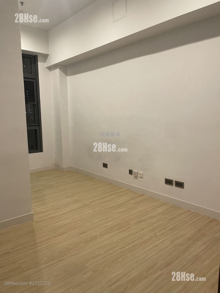 The Icon Rental 1 Toilet 168 ft²