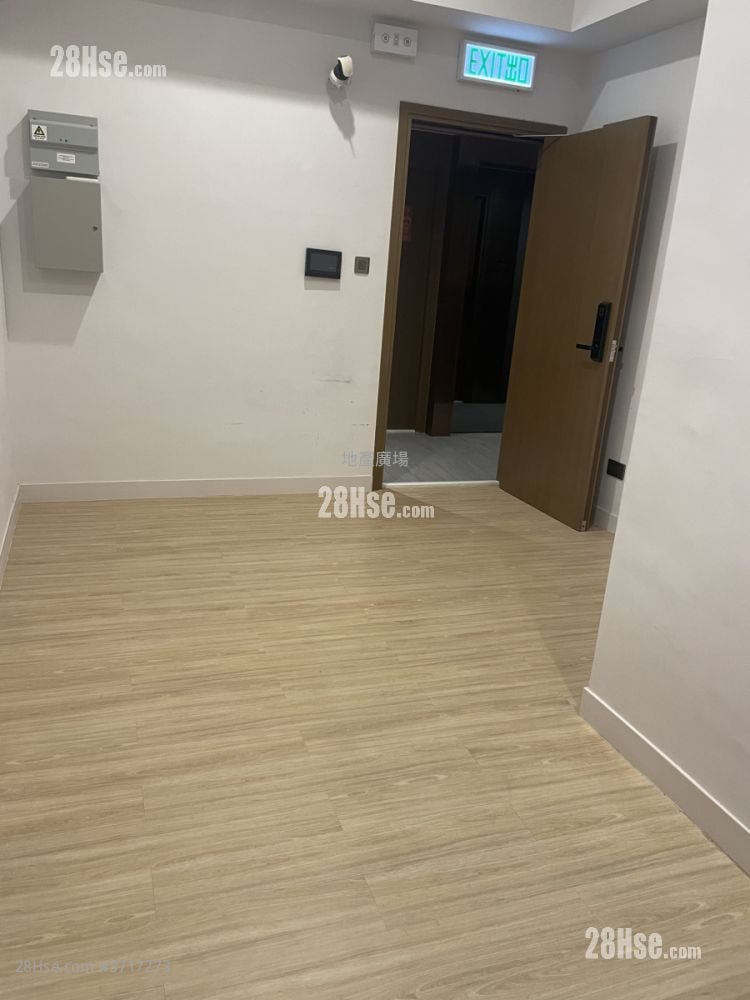 The Icon Rental 1 Toilet 168 ft²