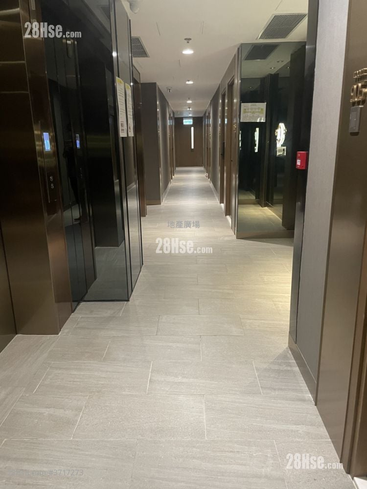 The Icon Rental 1 Toilet 168 ft²