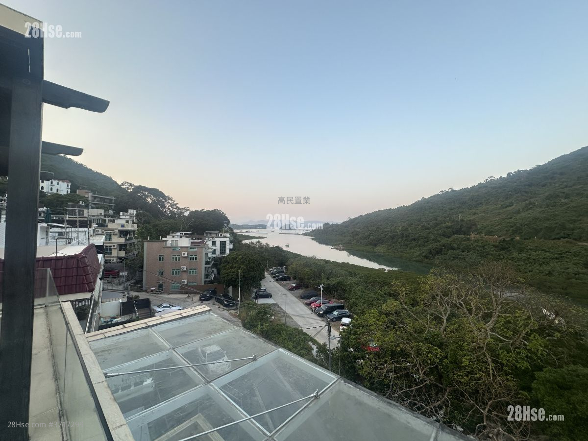 村屋 租盤 4 房 , 3 浴室 2,100 平方呎