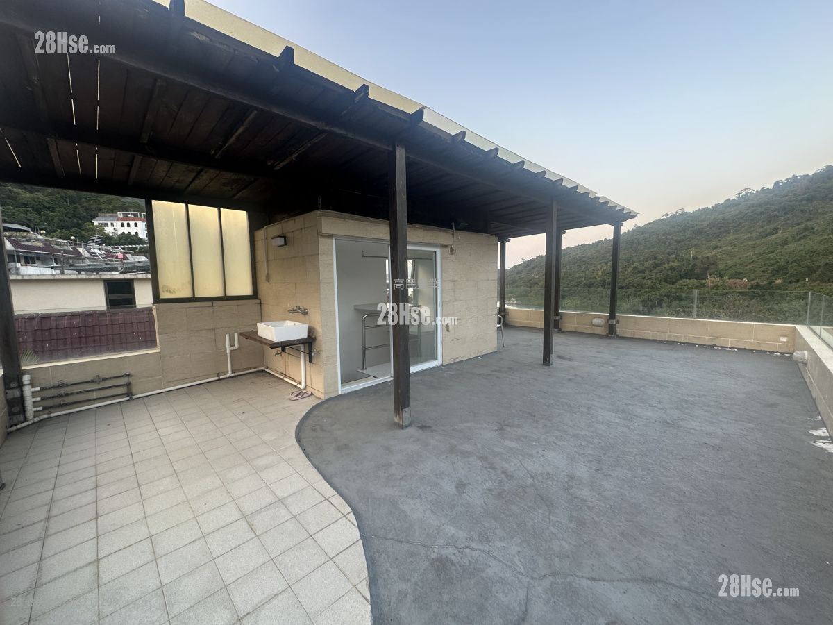 村屋 租盤 4 房 , 3 浴室 2,100 平方呎