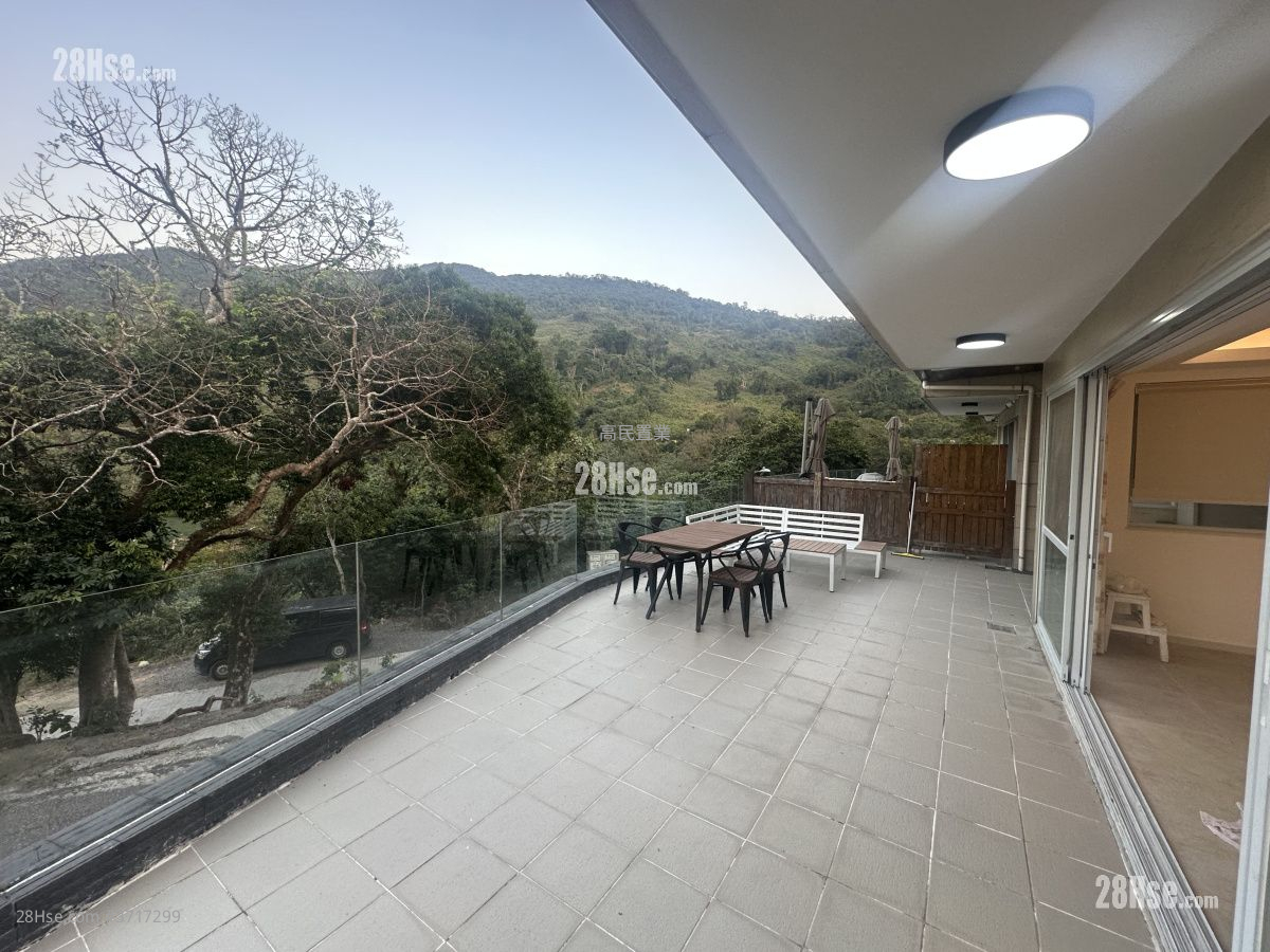 村屋 租盤 4 房 , 3 浴室 2,100 平方呎