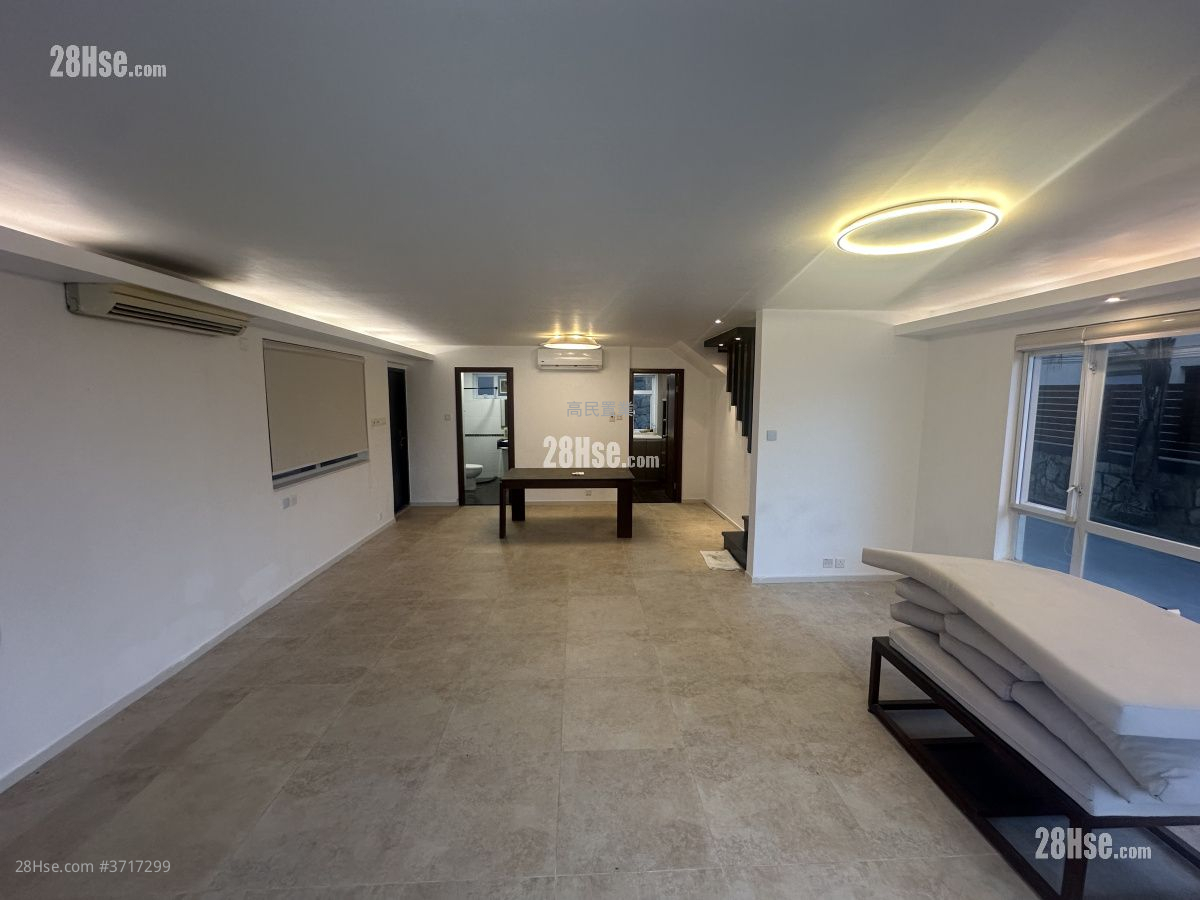 村屋 租盤 4 房 , 3 浴室 2,100 平方呎