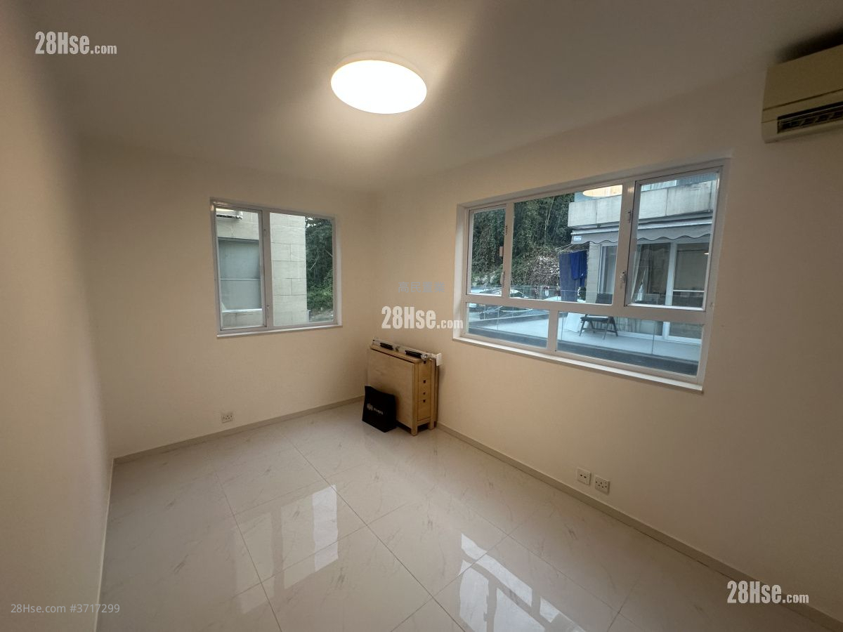 村屋 租盤 4 房 , 3 浴室 2,100 平方呎