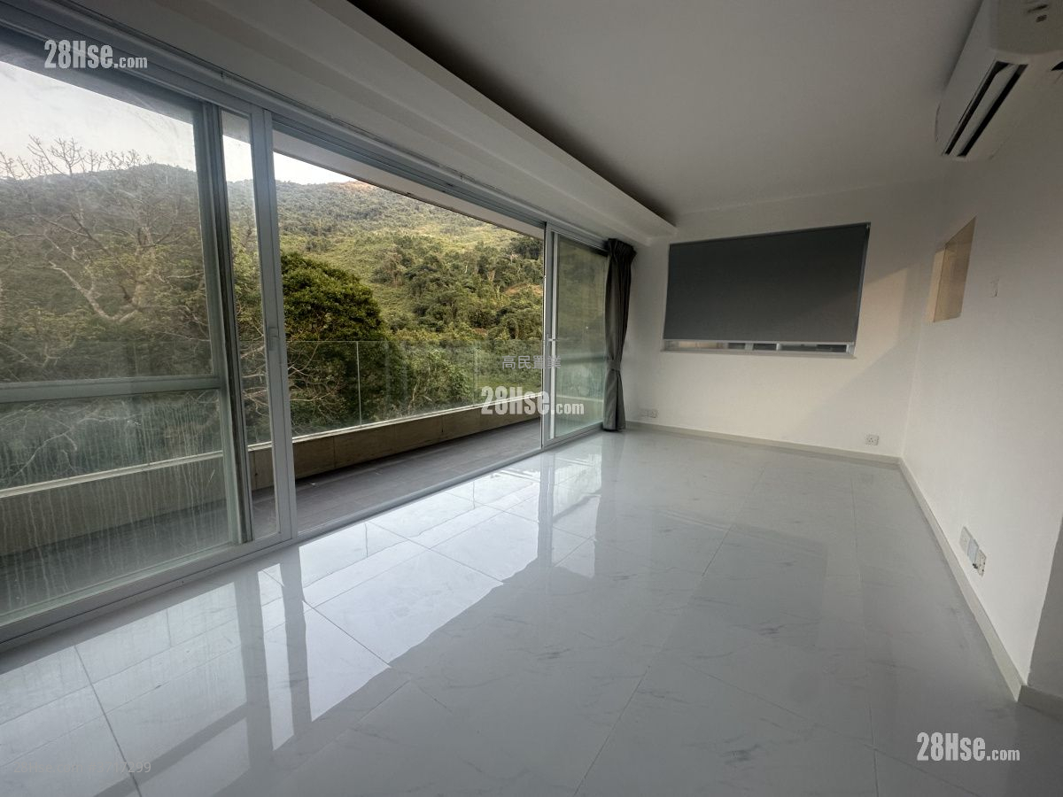 村屋 租盤 4 房 , 3 浴室 2,100 平方呎