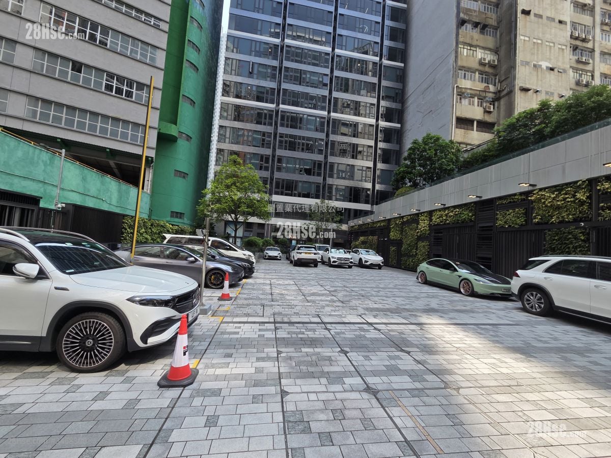 W Mega Rental Studio , 1 Toilet