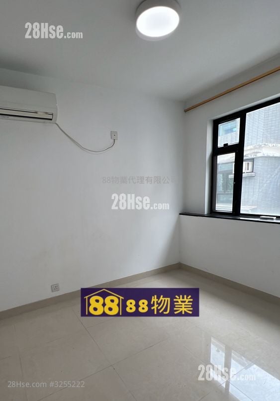 村屋 租盤 4 房 , 3 浴室 1,400 平方呎