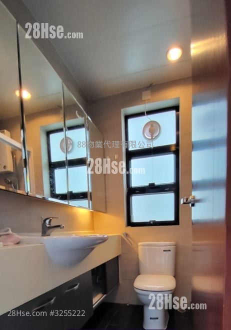 村屋 租盤 4 房 , 3 浴室 1,400 平方呎