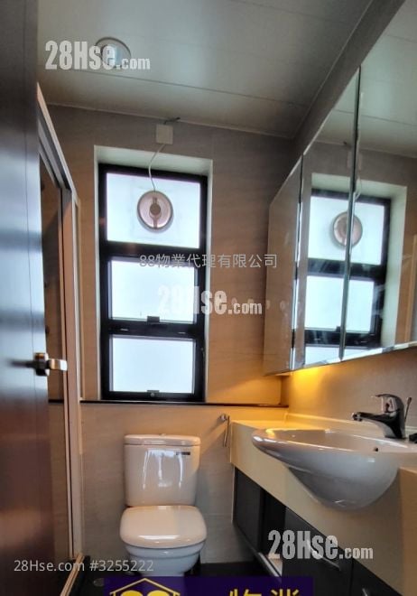 村屋 租盤 4 房 , 3 浴室 1,400 平方呎