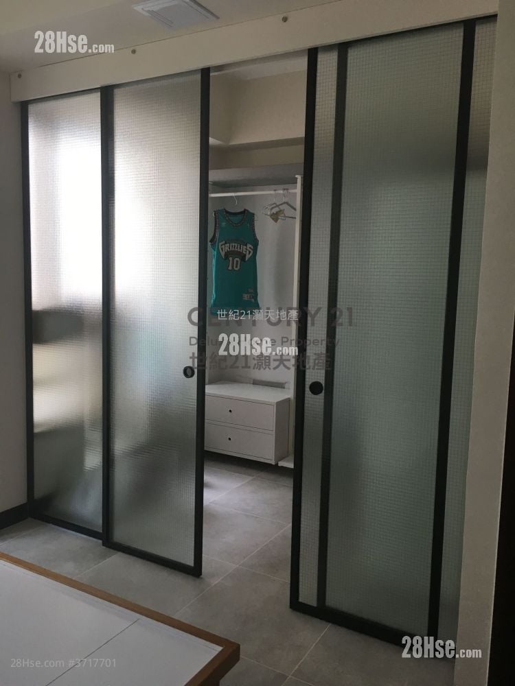 Mayfair By The Sea Rental 2 Bedrooms , 2 Bathrooms 736 ft²