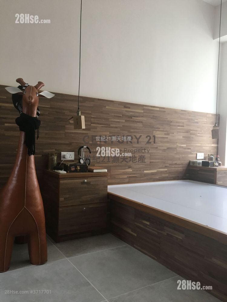 Mayfair By The Sea Rental 2 Bedrooms , 2 Bathrooms 736 ft²