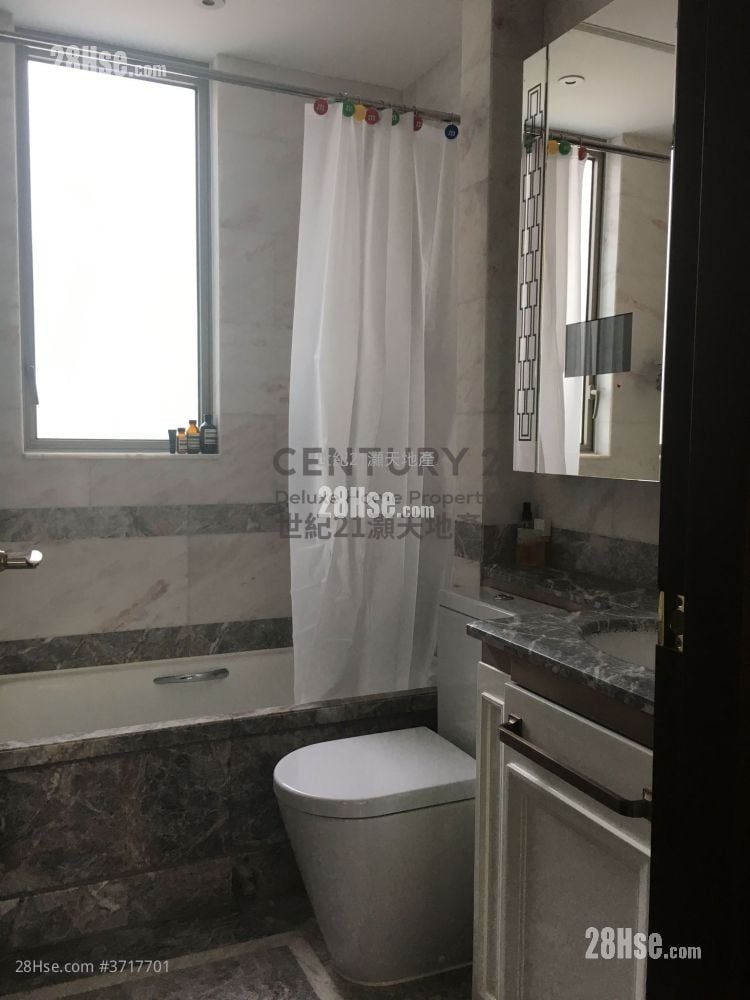 Mayfair By The Sea Rental 2 Bedrooms , 2 Bathrooms 736 ft²