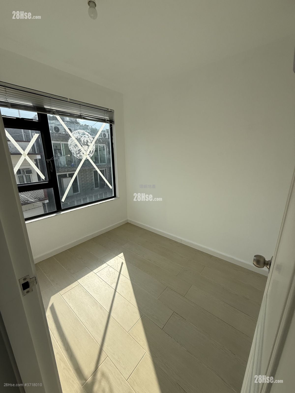 村屋 租盘 5+ 房 , 3 浴室 1,650 平方尺