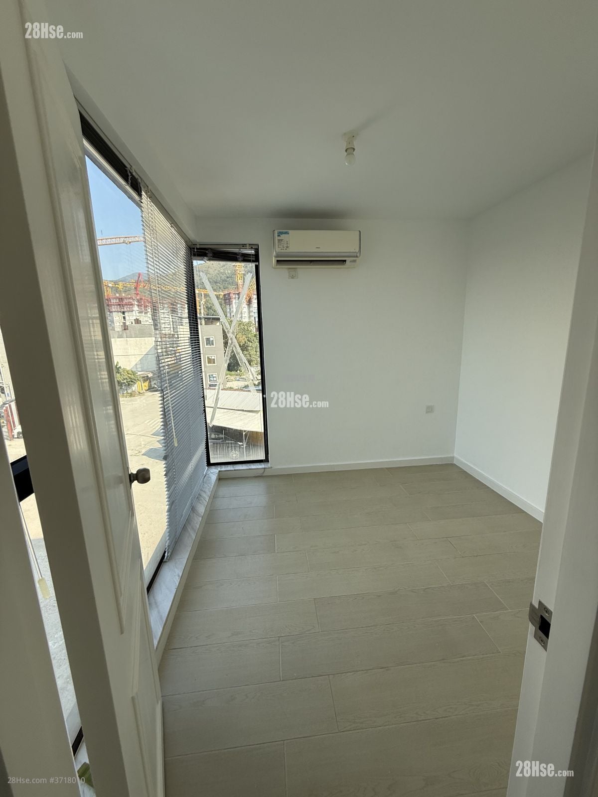 村屋 租盘 5+ 房 , 3 浴室 1,650 平方尺