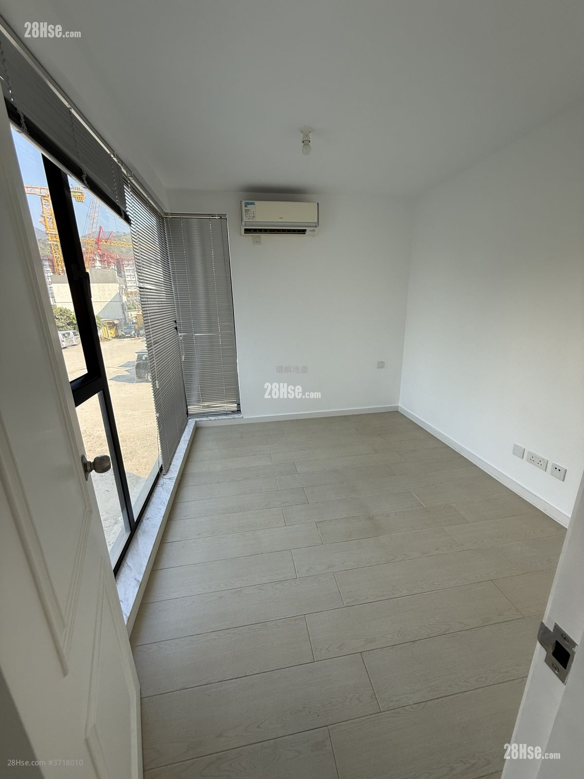 村屋 租盘 5+ 房 , 3 浴室 1,650 平方尺