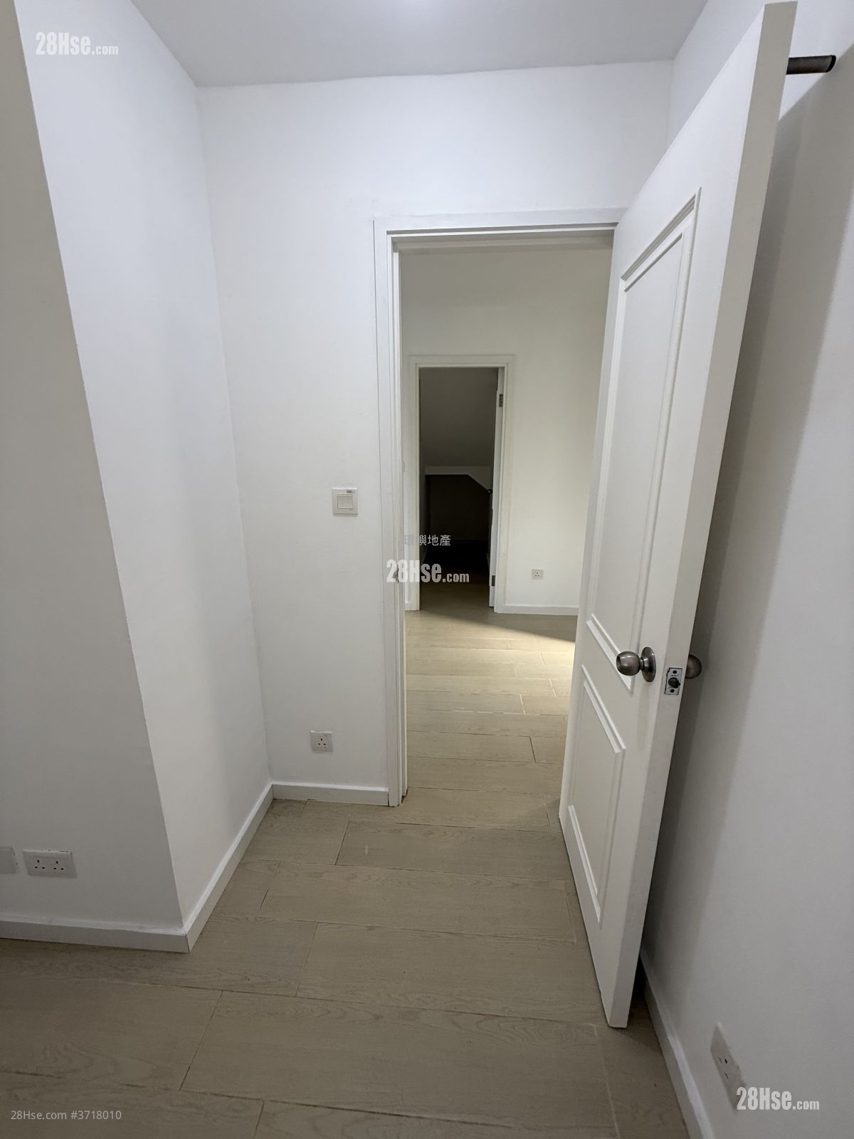 村屋 租盘 5+ 房 , 3 浴室 1,650 平方尺