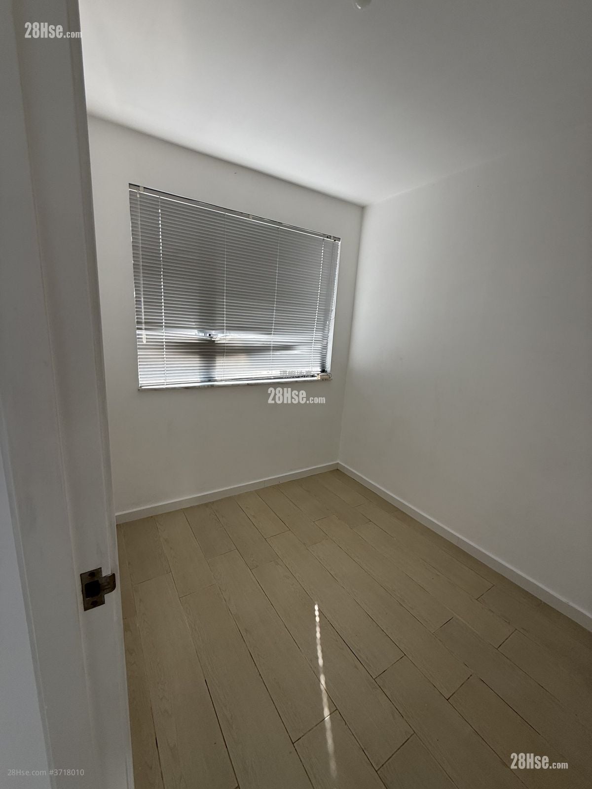 村屋 租盘 5+ 房 , 3 浴室 1,650 平方尺